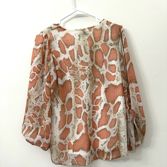 Adrienne Snake Print Blouson Sleeve V-Neck Pink Blush Metallic Size Small - Picture 3 of 12